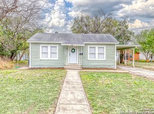 711 E Nopal St, Uvalde, TX 78801