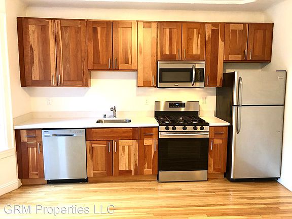 5th image of 1275 Washington St APT 1