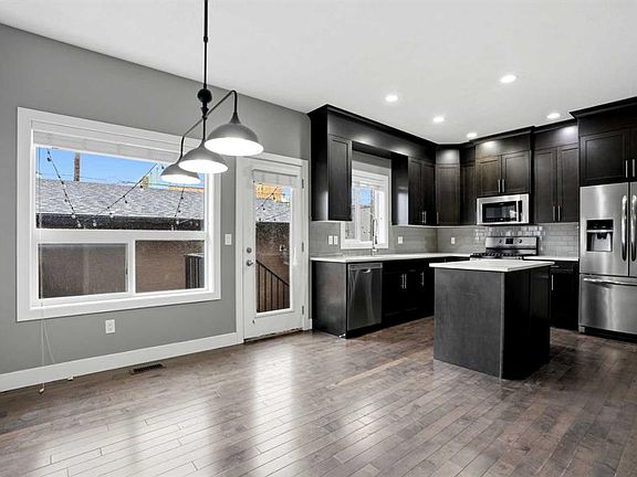 5th image of 112 S 23rd Ave NE #2
