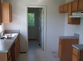 3rd image of 126 Jefferson St