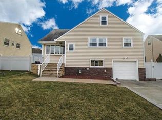 76 Arlington Dr, Fords, NJ 08863