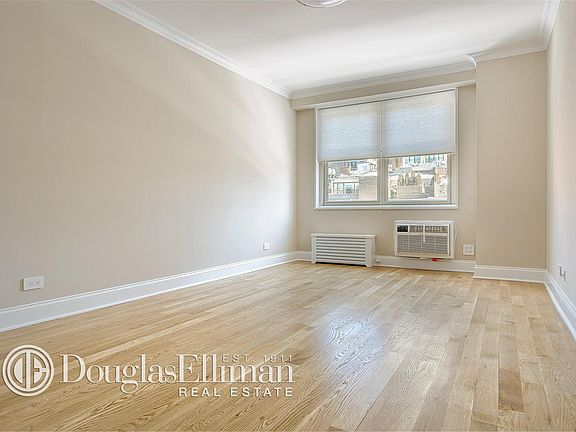4th image of 80 N Moore St APT 4L