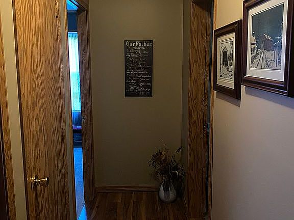 Hallway to bedrooms
