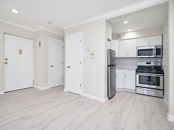 4th image of 15321 78th St APT D