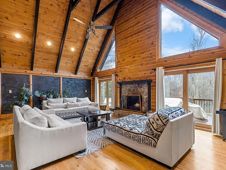8 Hope Valley Ln — Photo 10