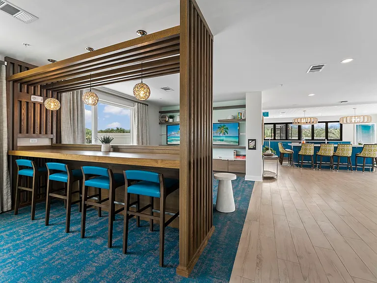 We host unforgettable events with food, drinks & fun!