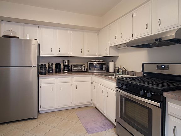 5th image of 1243 E Washington St APT C203