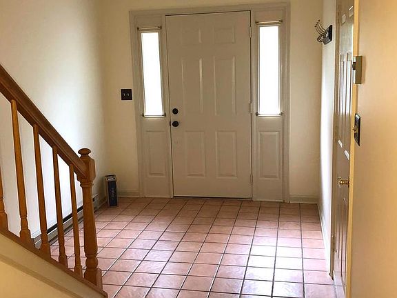 2nd image of 1024 Lindsay Ln