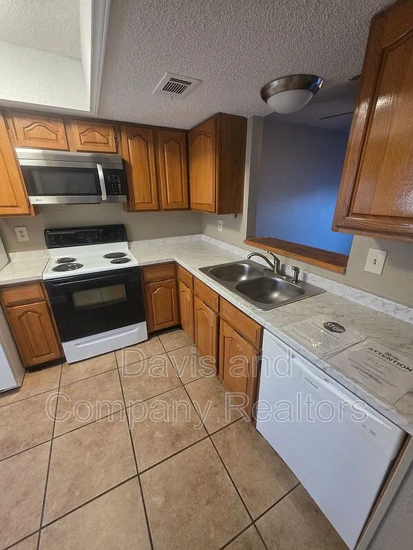 2 bed, 2.0 bath, 1047 sqft, $1,850 — Photo 4