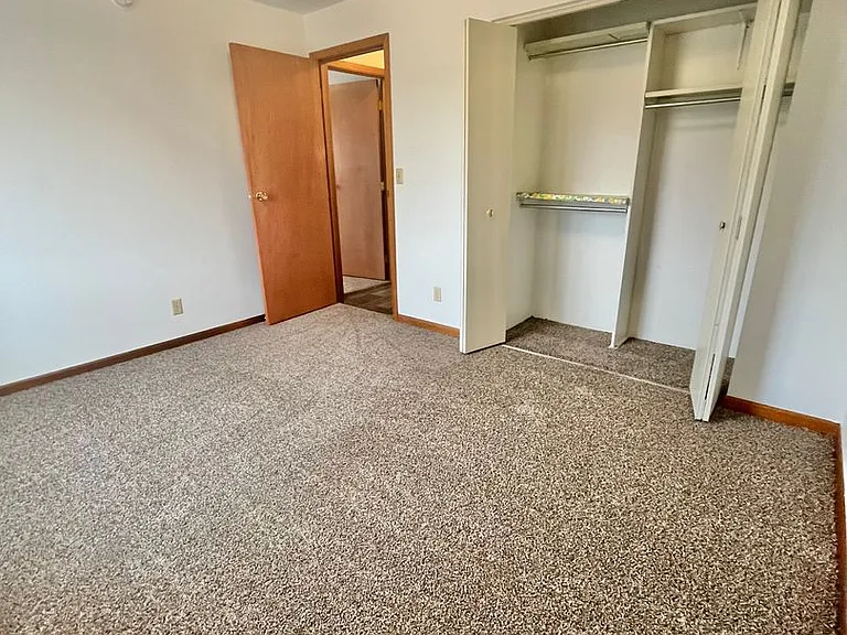 3505 S Hawthorne Ave — Photo 32