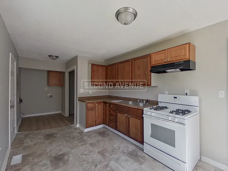 3636 N Whittier Pl — Photo 3