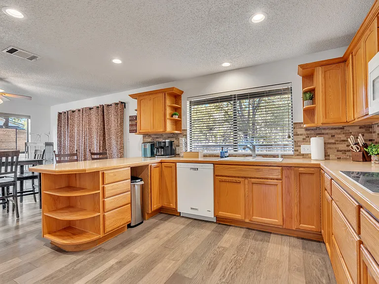 Full Kitchen