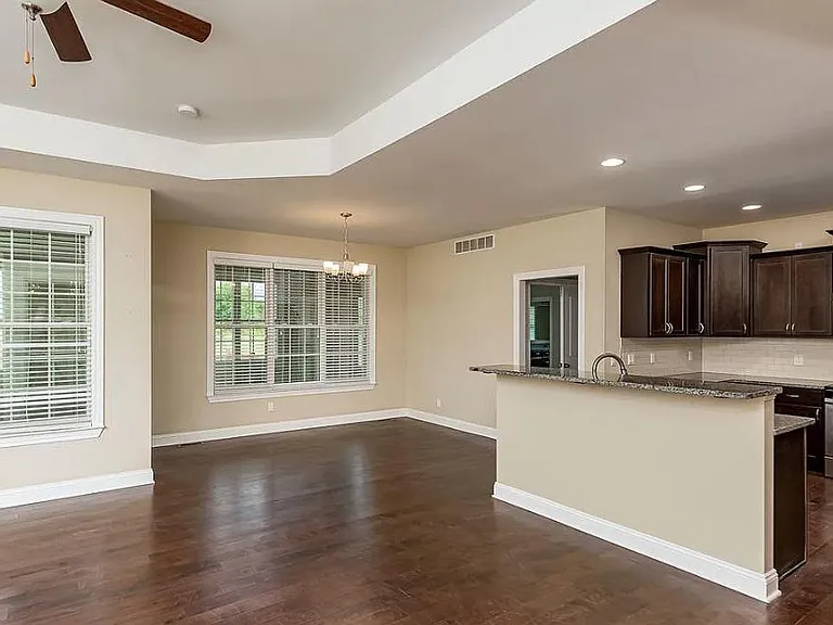 70 Cobblestone Ln — Photo 2