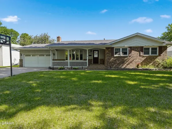 3614 12th Ave N, Grand Forks, ND 58203