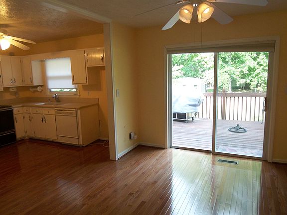 4th image of 3687 Fairlane Dr