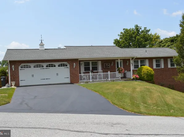 11 Enck Dr, Boiling Springs, PA 17007