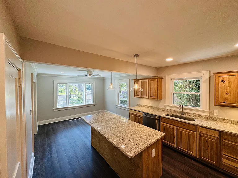 212 Whitehall Rd — Photo 5