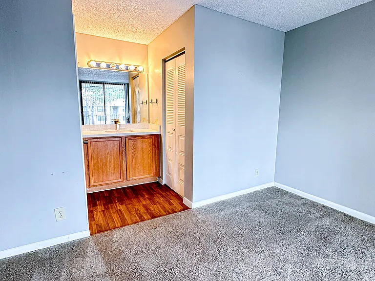 Bella Lago Vista — Photo 28