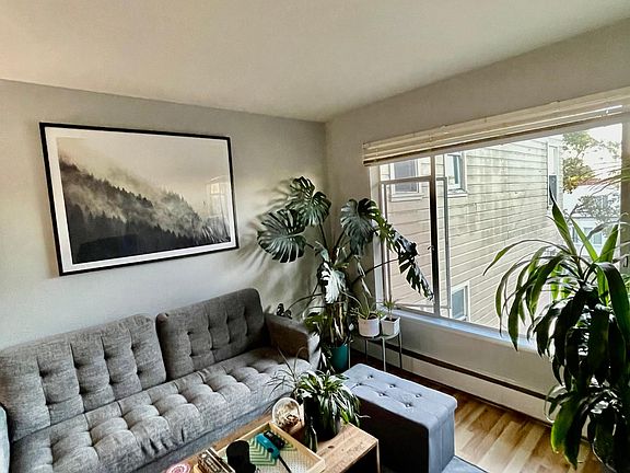 3rd image of 1640 Bay St APT 204
