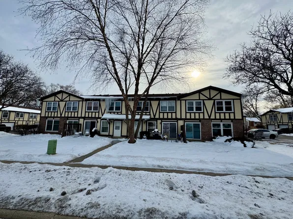 412 Saint Johns Rd APT D, Woodstock, IL 60098