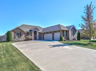 5704 S Cloverdale Ln, Battlefield, MO 65619
