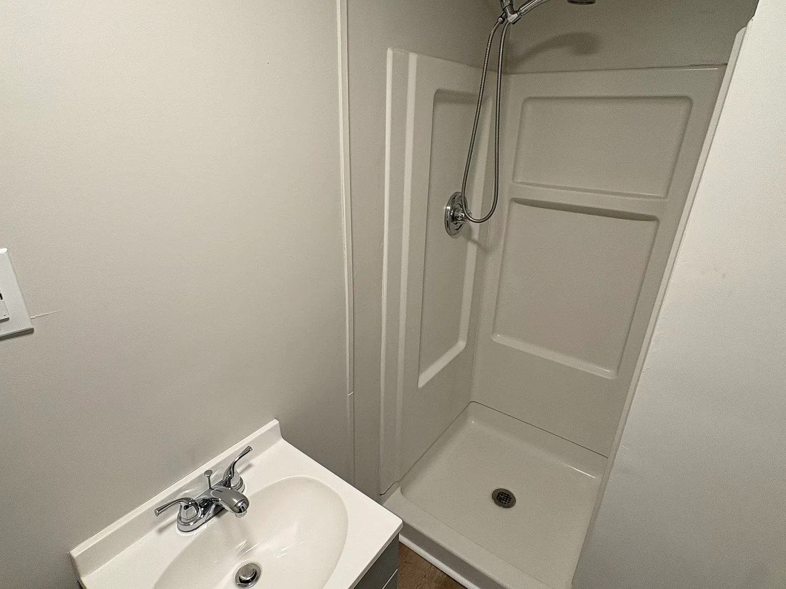 2 bed, 800 sqft, $1,900 — Photo 3
