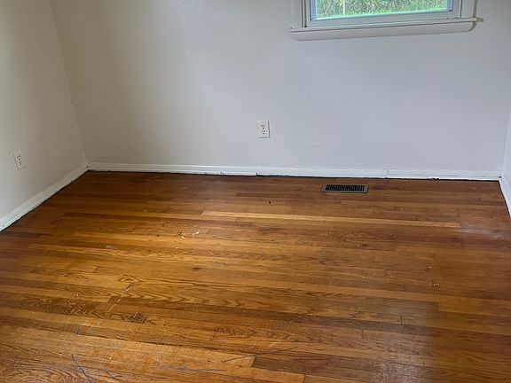 5th image of 1013 Bolton Rd