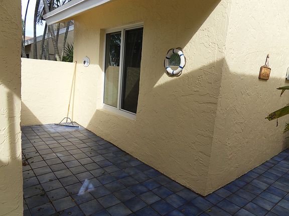 4th image of 795 NW 21st Way