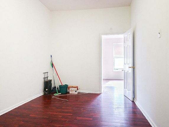 5th image of 63 Stuyvesant Ave Floor 1