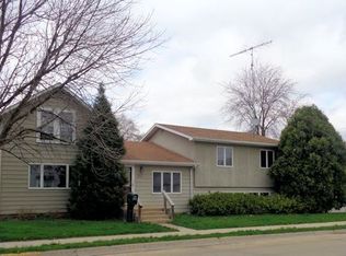 321 8th Ave, Rochelle, IL 61068