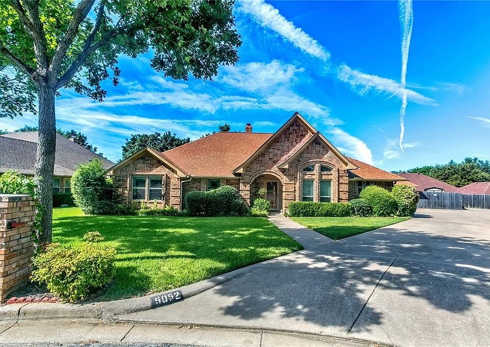 1st image of 5052 Lake View Cir
