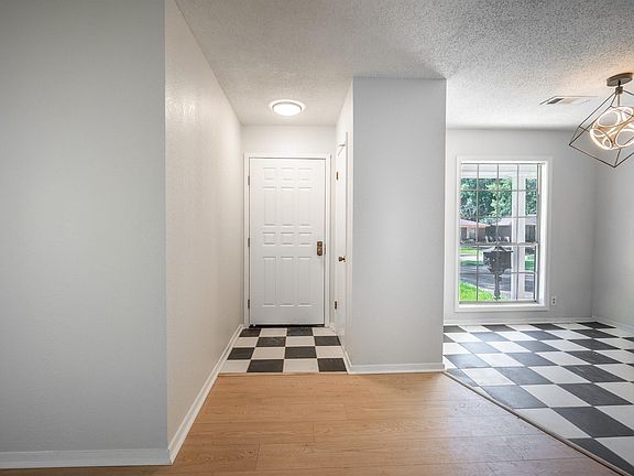 3rd image of 509 Birchwood Dr
