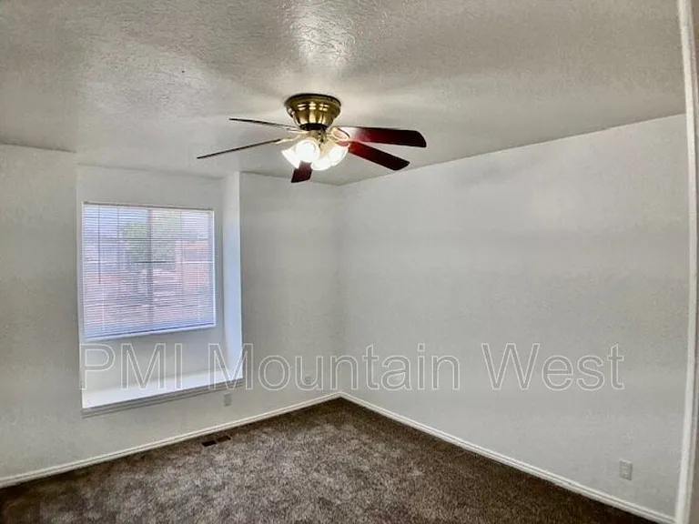 2186 N 1965 E — Photo 18