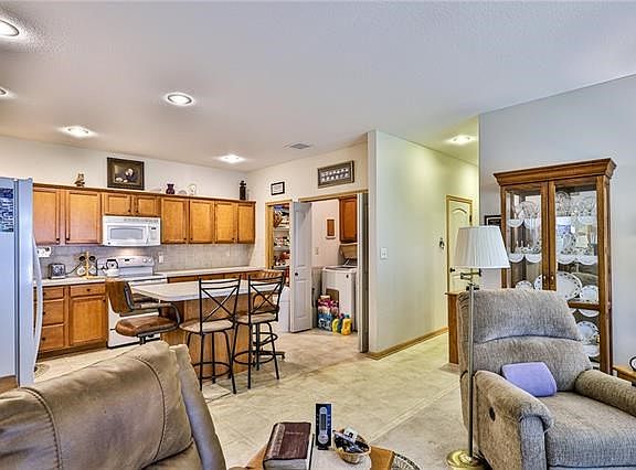 5th image of 1202 S Kaydeen Ct