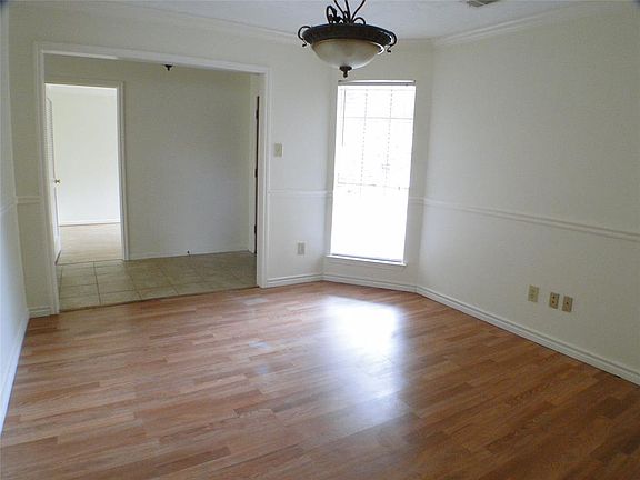 4th image of 22807 Red River Dr