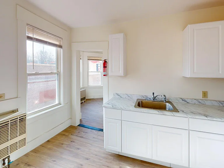 89 Hanover St #5 — Photo 3