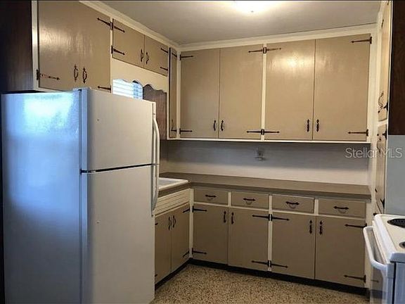 3rd image of 837 Cypress Ave