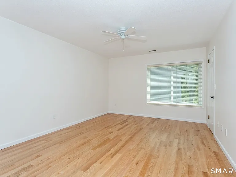 33 Strathmore Ln #33 — Photo 28
