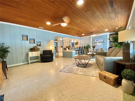 3rd image of 829 38th Ave N