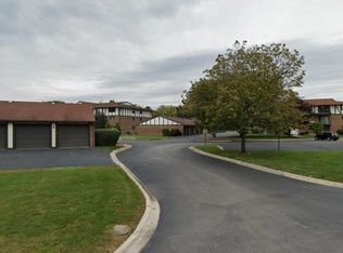 11015 S Theresa Cir APT 1D, Palos Hills, IL 60465