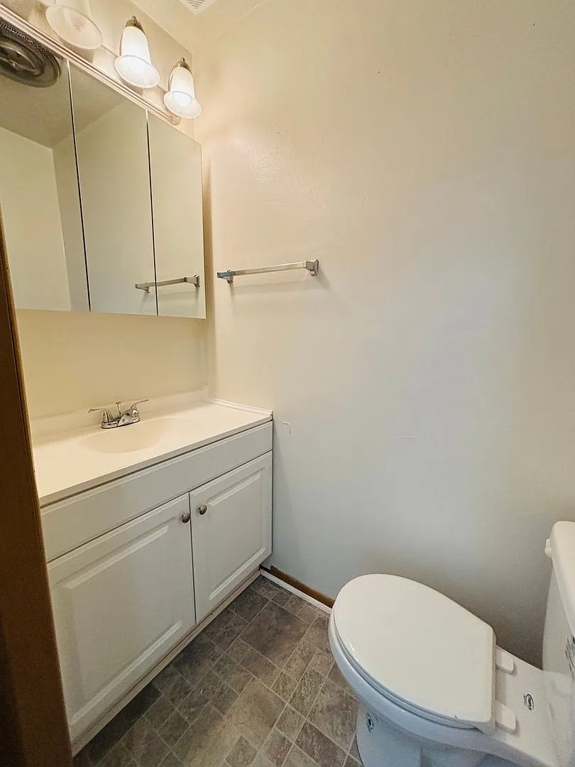 2 Bedroom, 1.5 Bath Townhouse — Photo 3