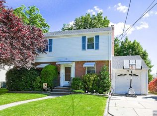 90 Avondale Ave, Clifton, NJ 07013