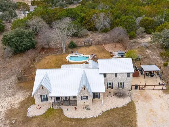 182 Shalako Dr, Kerrville, TX 78028