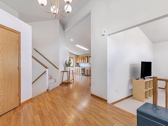 3rd image of 4760 Roesler PLACE