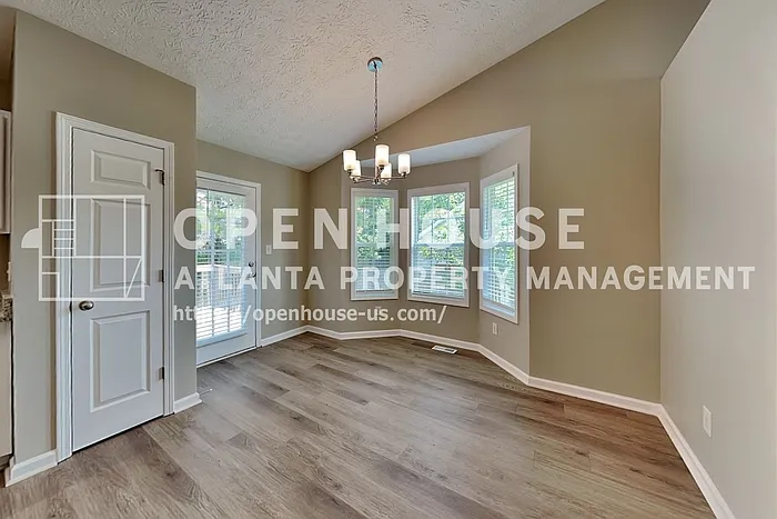 110 Rockefeller Ln — Photo 6