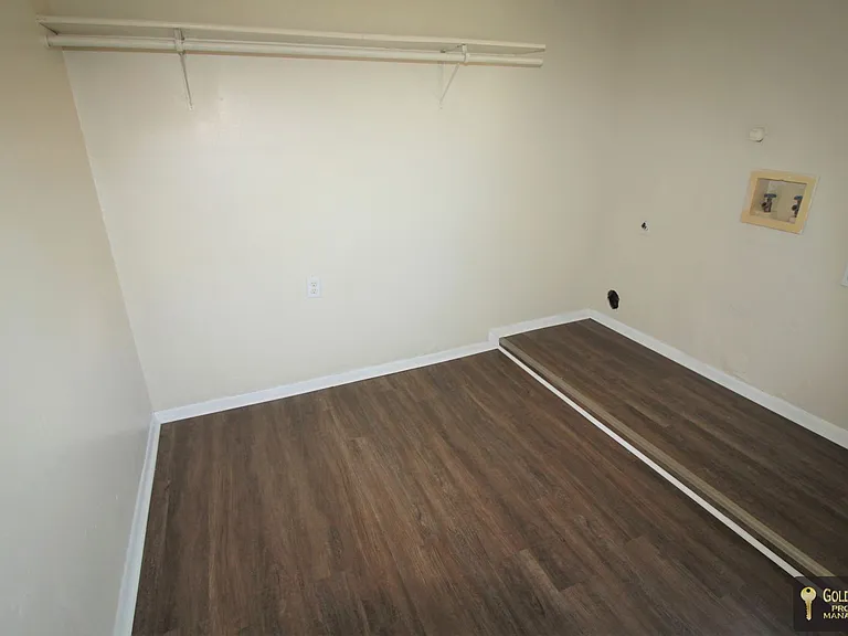 1706 Cole St — Photo 8
