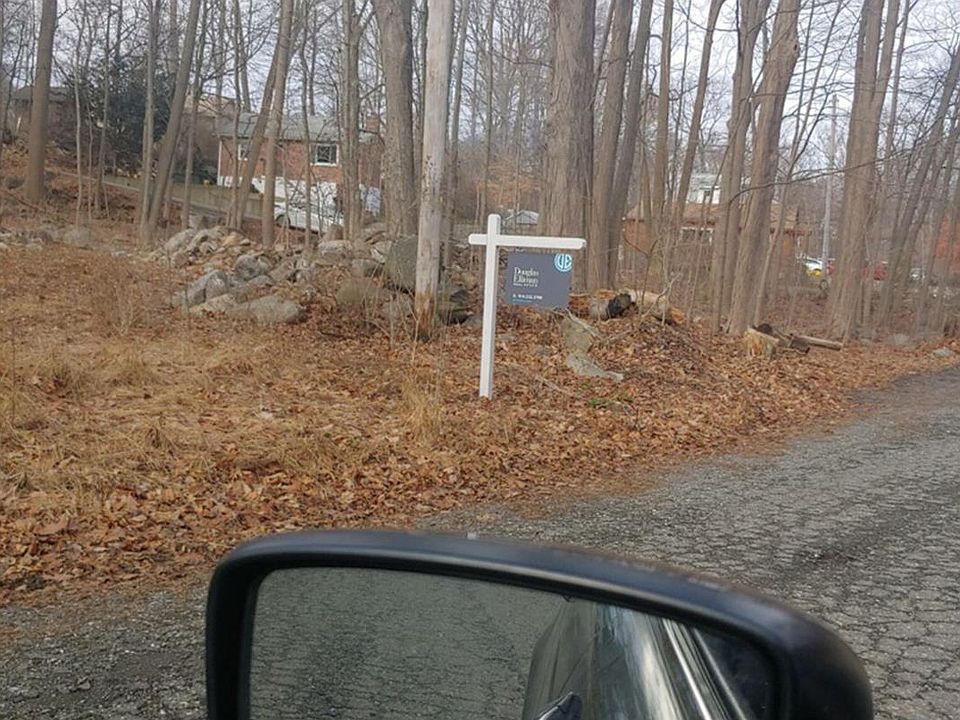 1st image of 17 W Croton Dr