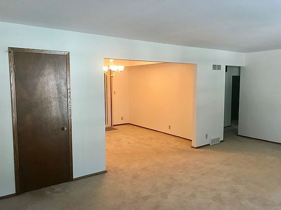 5th image of 1333 Martha Washington Dr
