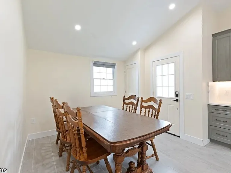 382 River Rd — Photo 4