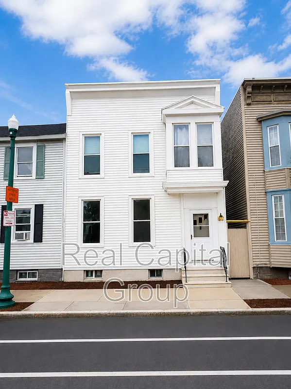 3 bed, 1.0 bath, $1,495 — Photo 1
